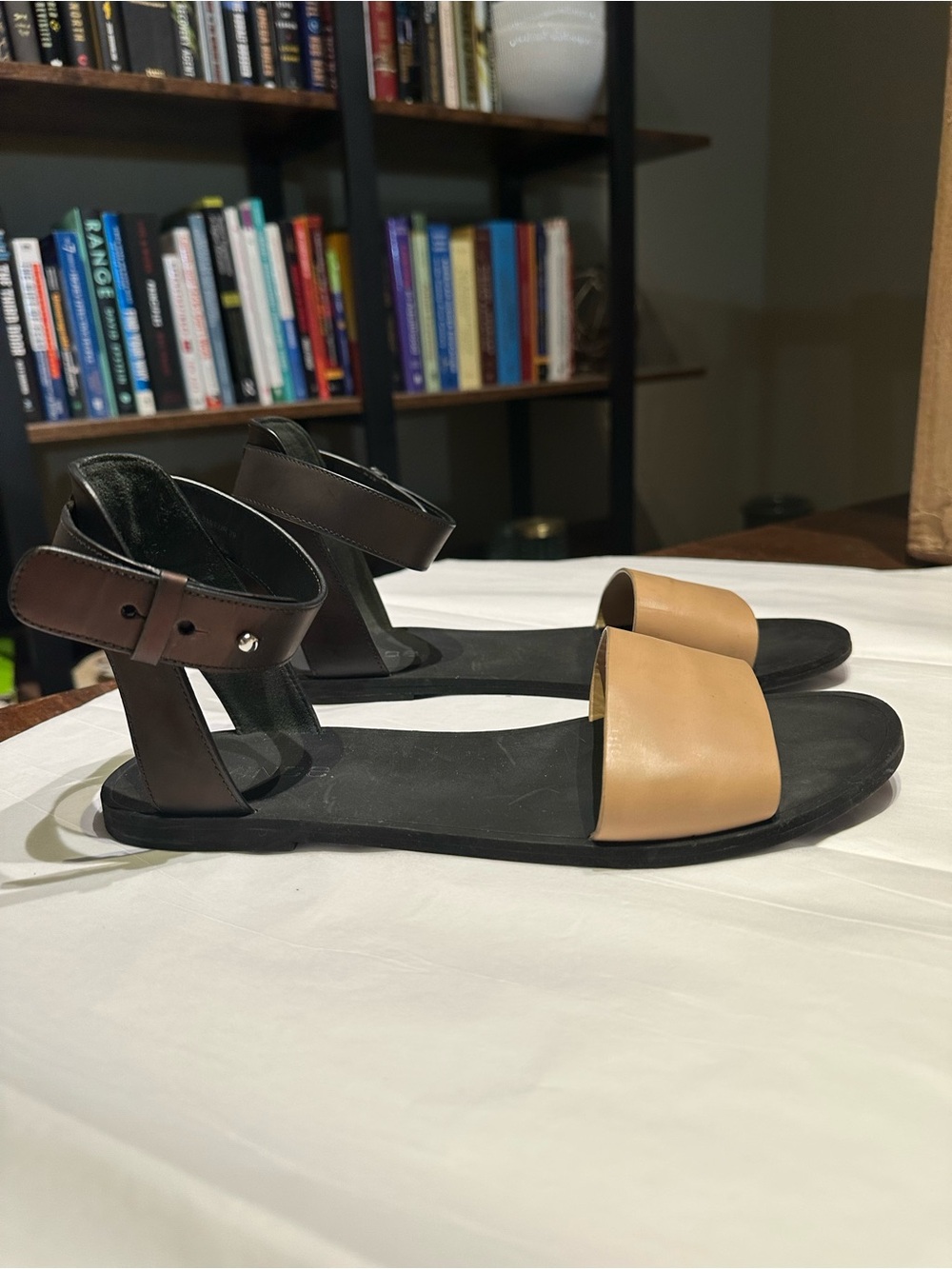 Vince Sawyer Colorblock Ankle Strap Flat Sandals Black Nude Leather Sz 8/39 - Picture 6 of 11